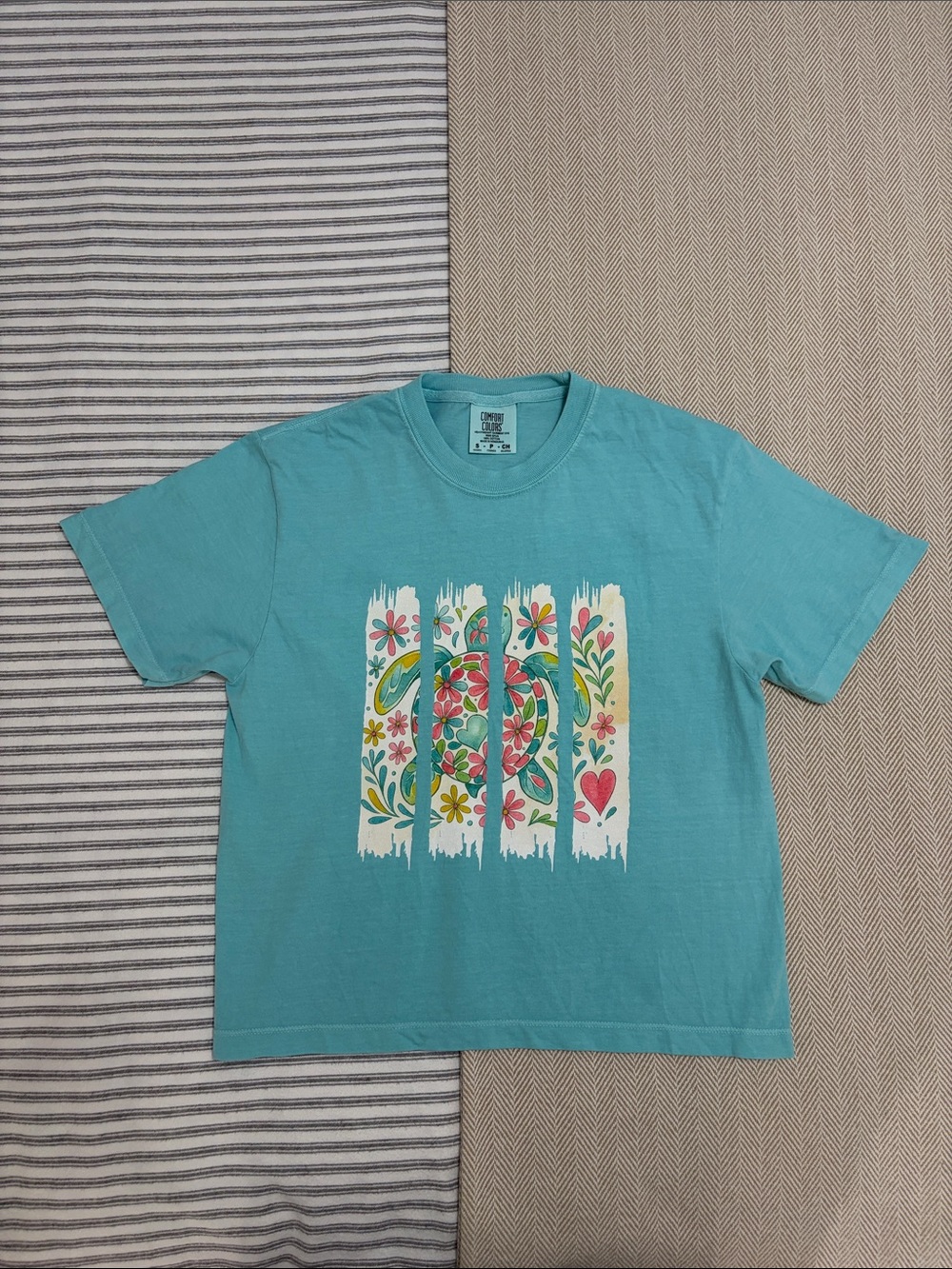 NWOT Comfort Colors Floral Turtle T-Shirt Graphic Tee Chalky Mint Small